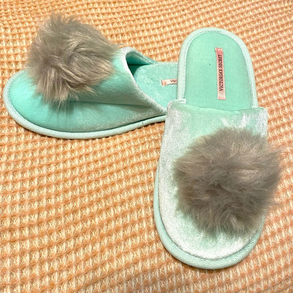 NWOT Victoria Secret bedroom shoes